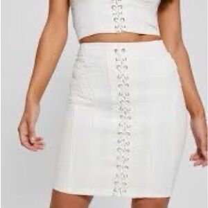 Size 31 Ladies Denim Guess Ivory Lace-Up Pencil Skirt